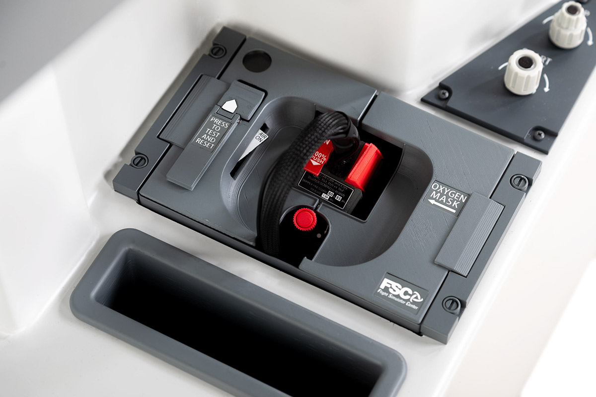 FSC B737 SHELL SIDE CPT OXYGEN MASK CLOSED